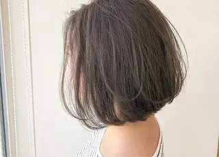 ショート カラー 中山 天地のヘアスタイル
