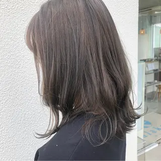 ミディアム カラー 小森 樹奈のヘアスタイル