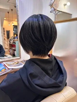 ショート シンセティックヘアデザイン所属・吉井 愛のヘアスタイル