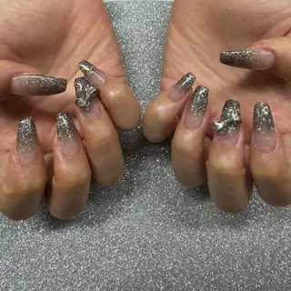 ネイル VIERU 🌈🎀💖のネイルデザイン