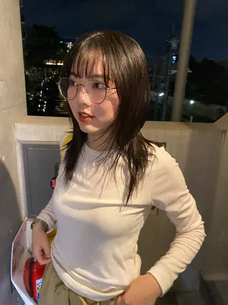 セミロング カラー 室谷 侑奈のヘアスタイル