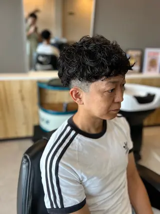 パーマ メンズ THEBARBER TEN所属・伊禮 海凪のヘアスタイル