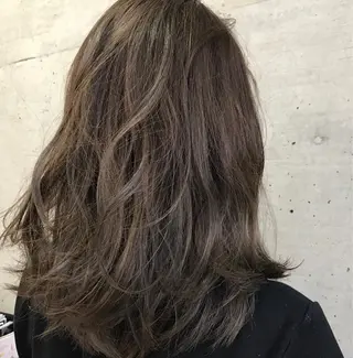 セミロング カラー 大栗 佑也  髪質改善のヘアスタイル