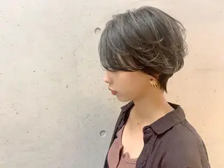 ショート カラー EMANON天神所属・Hitomi Ezakiのヘアスタイル