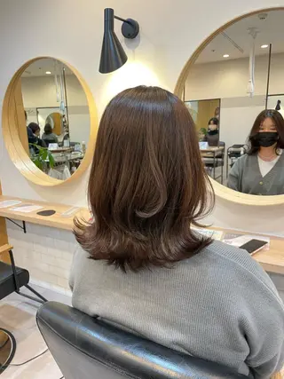 ミディアム カラー akane .のヘアスタイル