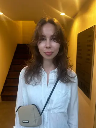 セミロング hen所属・心斎橋/レイヤー/ ブリーチ/モエのヘアスタイル