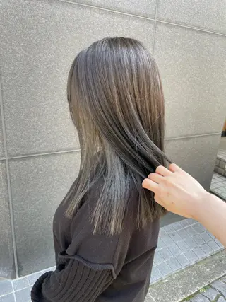 ミディアム カラー akane .のヘアスタイル