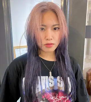 セミロング カラー 梅田ハイトーン チダ ヒナノのヘアスタイル