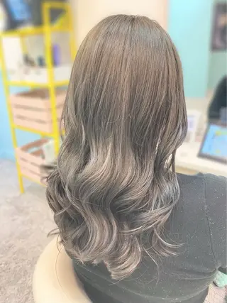 ロング カラー 山下 美羽のヘアスタイル