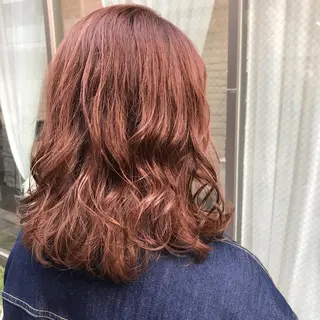 ミディアム いけだ　ひかり ハイライトくびれヘアのヘアスタイル