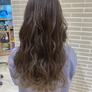 ロング amie三ノ宮所属・潟上 菜摘のヘアスタイル
