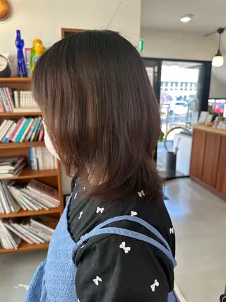 ミディアム 岩渕 愛のヘアスタイル