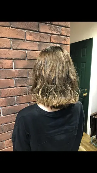 カラー et Douce所属・艶髪／髪質改善／ カワモトヒロトのヘアスタイル