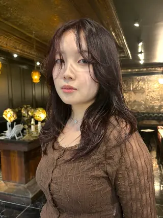 ミディアム カラー レイヤー/ハッシュ/ ウルフ/透明感カラーのヘアスタイル