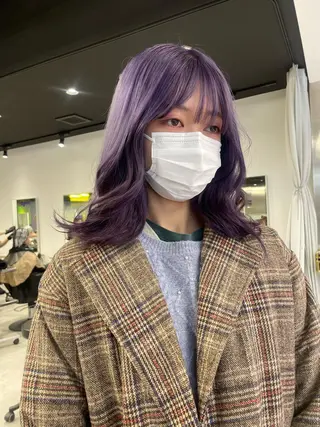 ミディアム カラー Shiori・:* 💫のネイルデザイン