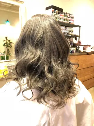 セミロング ケアブリーチ&シール エクステの店和田翔莉のヘアスタイル