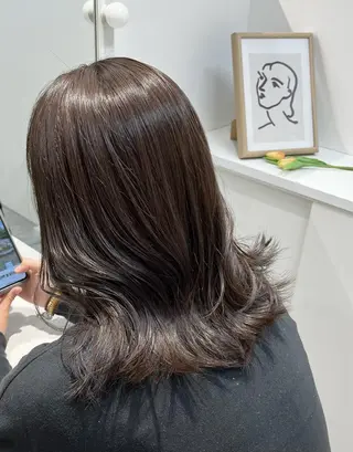 ミディアム 八尾 幸那のヘアスタイル
