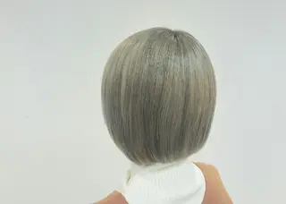 ショート カラー 透明感ハイライト◎ 伊藤夏海のヘアスタイル