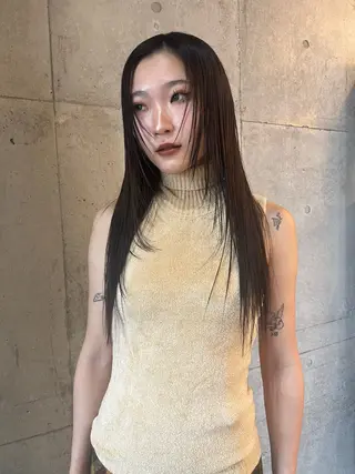 セミロング レイヤーカット\ウル フ　chinatsuのヘアスタイル