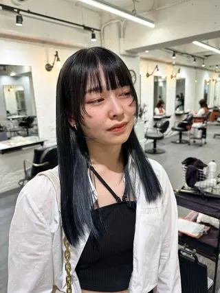 セミロング カラー 梅田ハイトーン チダ ヒナノのヘアスタイル