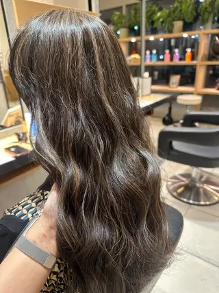 カラー 福井 美夢のヘアスタイル