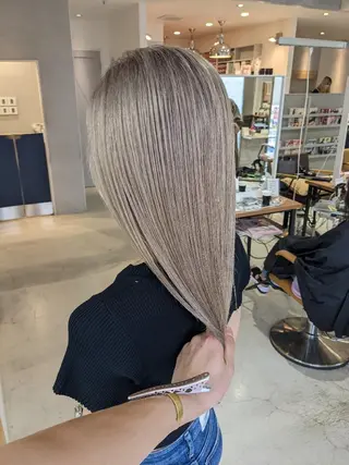 ロング カラー nameless髪質 改善ブリーチ心斎橋のヘアスタイル