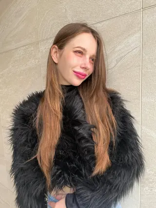 ロング 海外レイヤー/赤み 消しカラー/上原聖奈のヘアスタイル