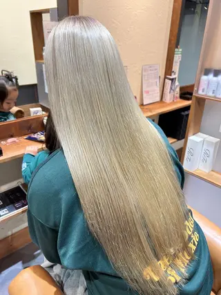 ロング 井上 萌のヘアスタイル