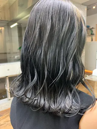 セミロング カラー 西岡 優太のヘアスタイル