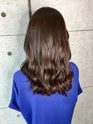 セミロング 足立 磨咲のヘアスタイル