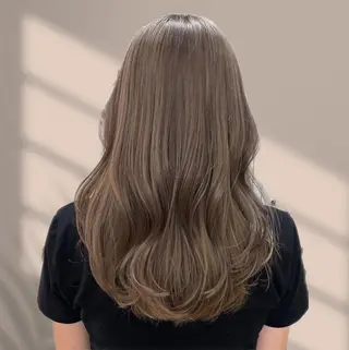 セミロング くすみミルクティー/ ブラウン🪡TOWAのヘアスタイル