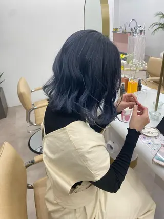 ミディアム ボブ/ハイトーン REINAのヘアスタイル