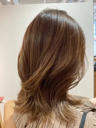 セミロング カラー ヘアアレンジ amie博多所属・今谷 莉夏子のヘアスタイル