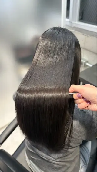 ロング youres hair 髪質改善トリートメント&ヘッドスパ新宿三丁目店所属・小林 春月のヘアスタイル