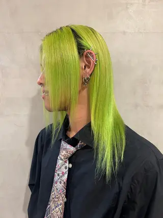 セミロング カラー デザインカラー🖤 イシイレイのヘアスタイル