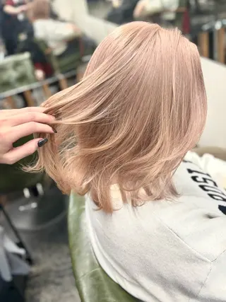 ミディアム カラー エミタス 三年坂(Emitas.)所属・岡村 莉穂のヘアスタイル