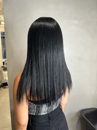 セミロング 🇰🇷韓国風ハイ トーンKANA🖤のヘアスタイル