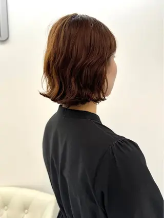 ミディアム コテ巻き風パーマ/ キミシマカイトのヘアスタイル