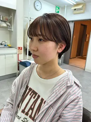 ショート オリーブベージュ/ ブリーチなし透明感のヘアスタイル