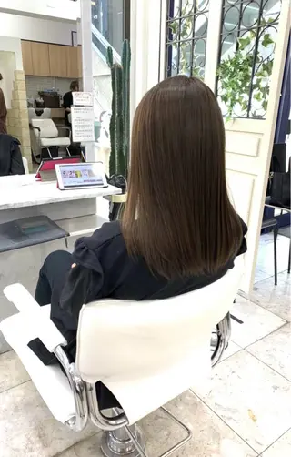 ミディアム 小澤 奈津美のヘアスタイル