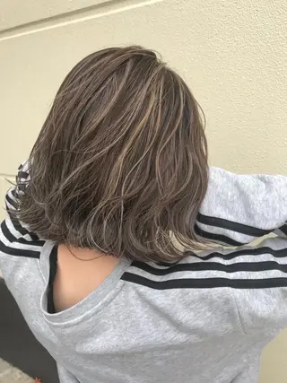 ミディアム カラー 森本 笑のヘアスタイル