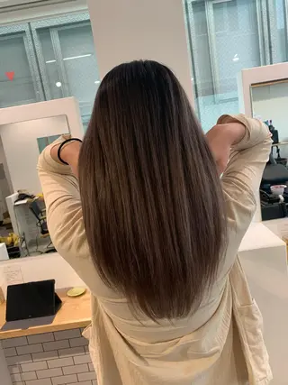 セミロング ヨシミ カズヤのヘアスタイル