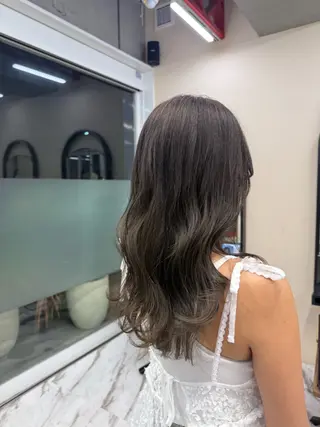 カラー GIFT OMOTESANDO所属・秋月 いなのヘアスタイル