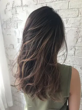 セミロング 🇺🇸ハイライト特 化美容師🇺🇸漆沢のヘアスタイル