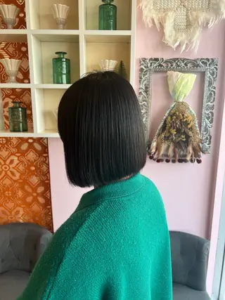 ミディアム ☘️折戸結菜☘️ ハイトーンカラーのヘアスタイル