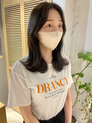 セミロング カラー 🩰オリーブ/ ベージュ松本咲花🩰のヘアスタイル