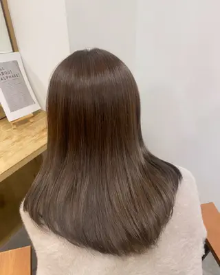 セミロング カラー hair&culture gallery moloco　神保町　九段下店所属・RISA🩶🐈‍⬛ カット✨透明感カラーのヘアスタイル