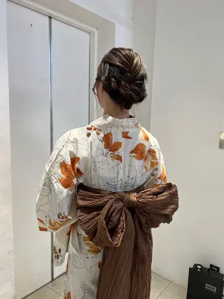 ミディアム ヘアアレンジ センターパート/ 暖色カラーayuのヘアスタイル