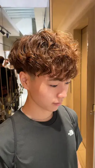 パーマ メンズ LUCEY渋谷所属・フェザーパーマ/ スペインカールのヘアスタイル