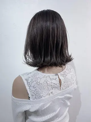ミディアム カラー _WHITE 難波本店のヘアスタイル